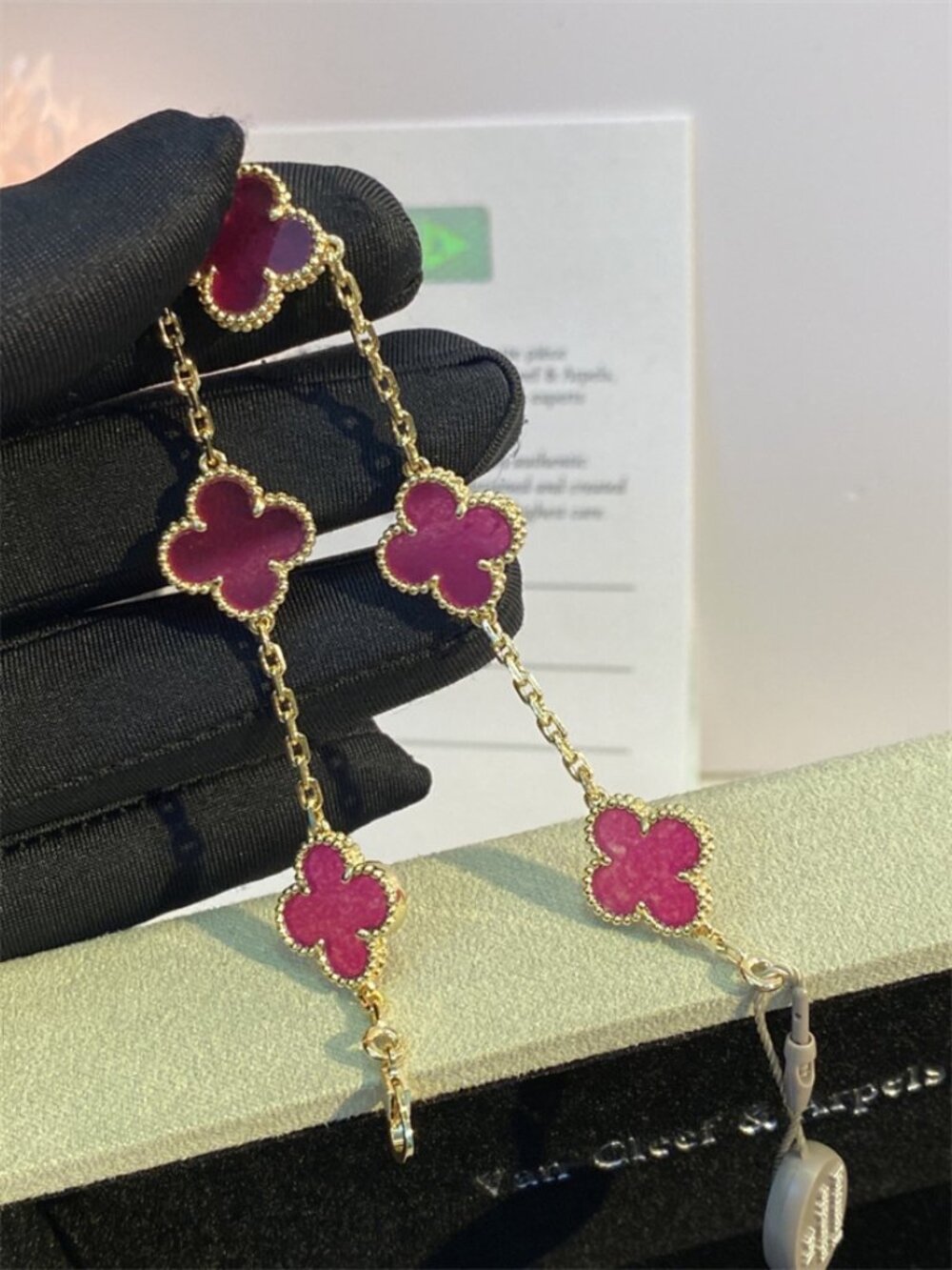 ✨Van Cleef & Arpels Pink Necklace✨